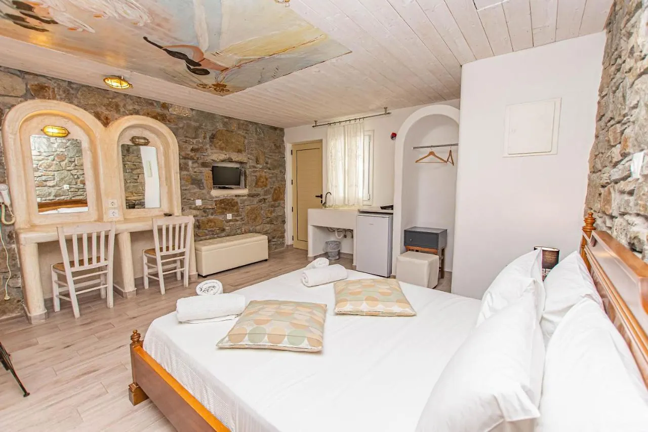 Peristeronas Village Klouvas 3*,