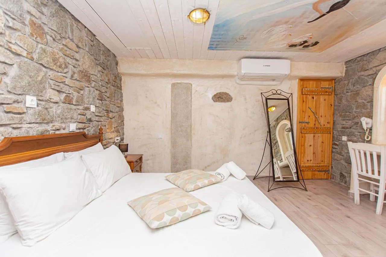 Peristeronas Village Klouvas Hotel