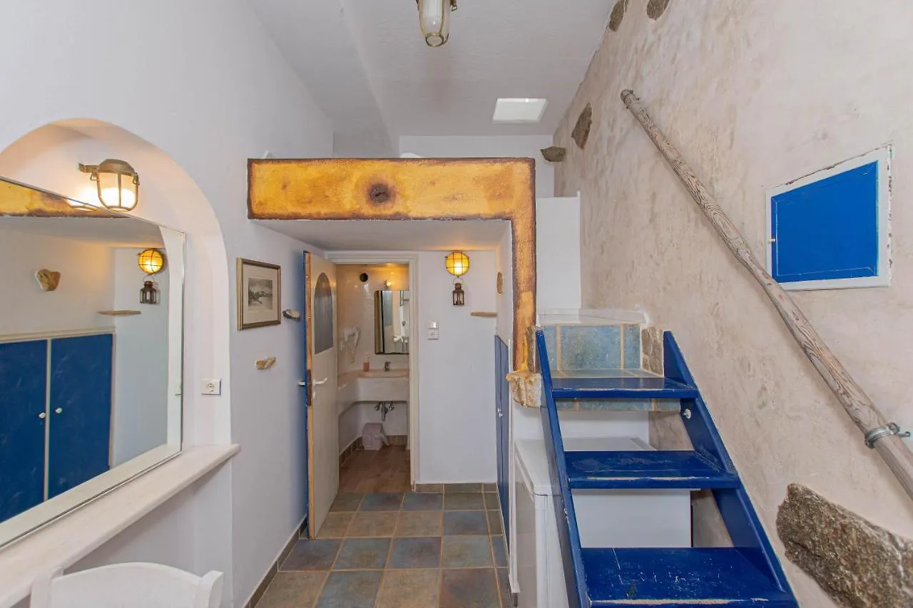 Peristeronas Village Klouvas Hotel