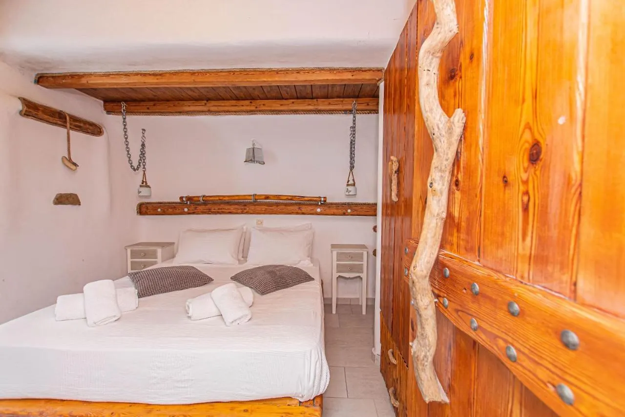 Peristeronas Village Klouvas Hotel